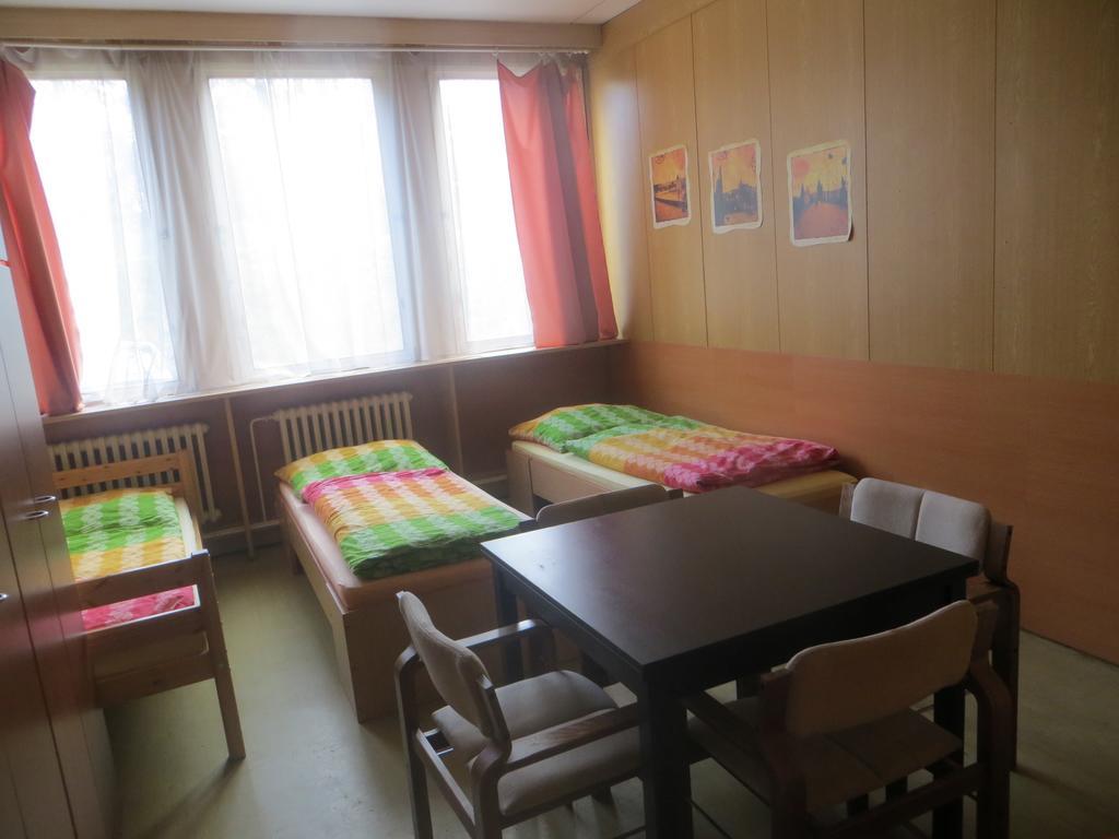 Hostel Monty Ricany  Exterior photo