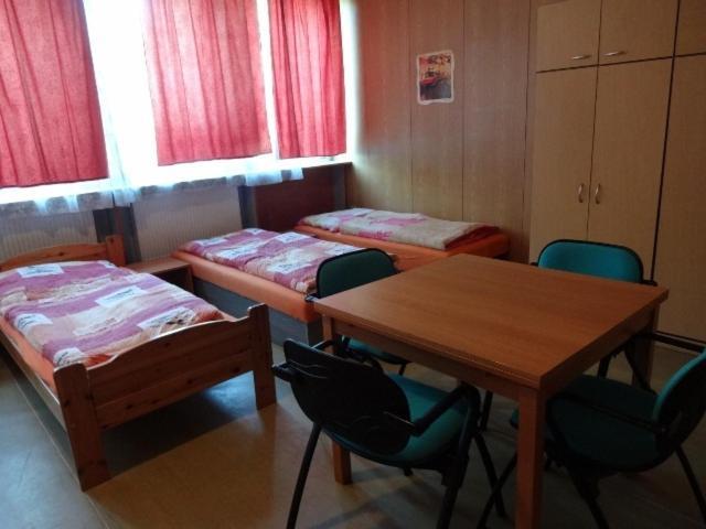 Hostel Monty Ricany  Room photo